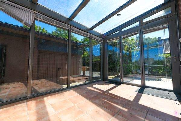 EG - Wintergarten mit Zugang von der Terrasse und dem Wohnzimmer