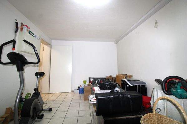 Keller Hobbyraum 1.JPG