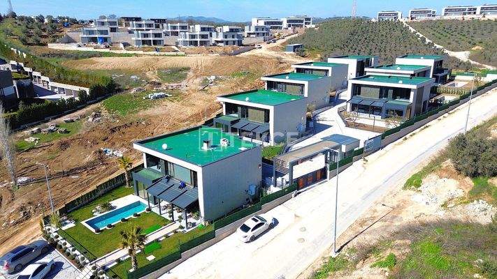 Detached Villas with Private Pool and Garden in Bursa Mudanya