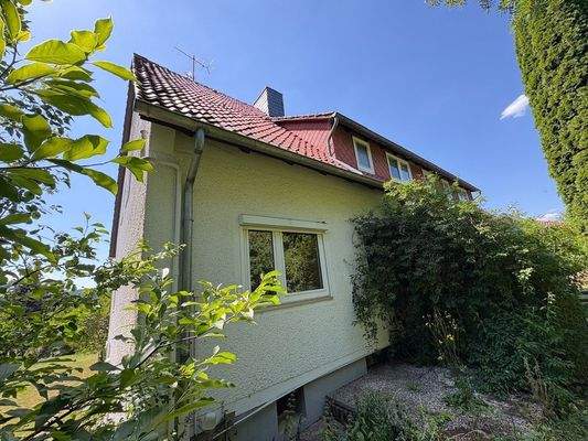 Vorder- und Seitenansicht