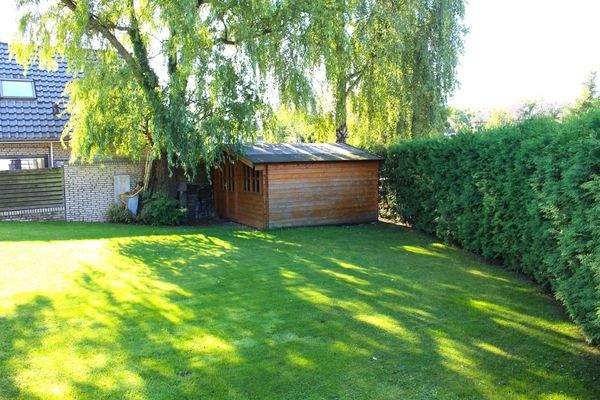 Garten mit Gerätehaus