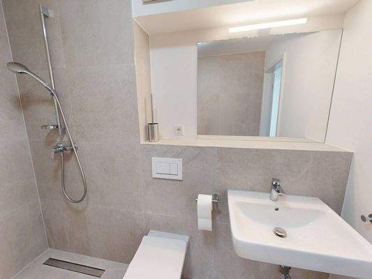 Ansicht II: Badezimmer II