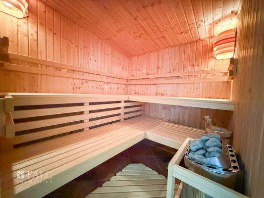Sauna neben Garage