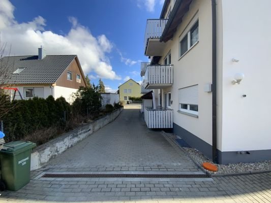 Zufahrt Stellplätze