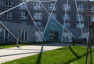 Hauseingang des SCI:Q CampusLiving