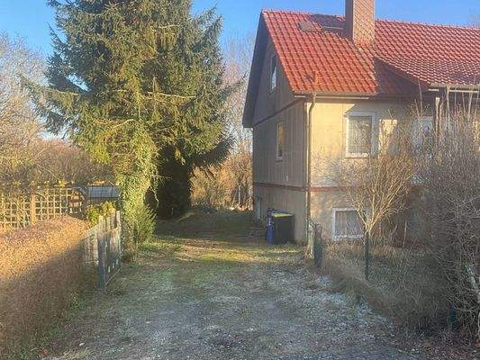 Zufahrt auf das Grundstück