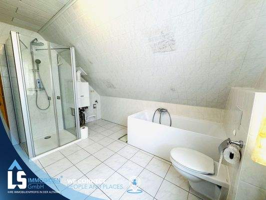 Badezimmer im Obergeschoss