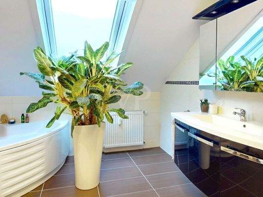 Badezimmer im Dachgeschoss