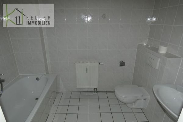 Bad/WC mit Badewanne