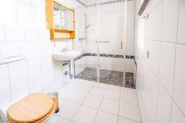 Badezimmer Erdgeschoss (1)