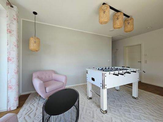 helles Zimmer zur kreativen Verfügung