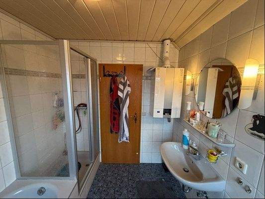 Badezimmer im Dachgeschoss