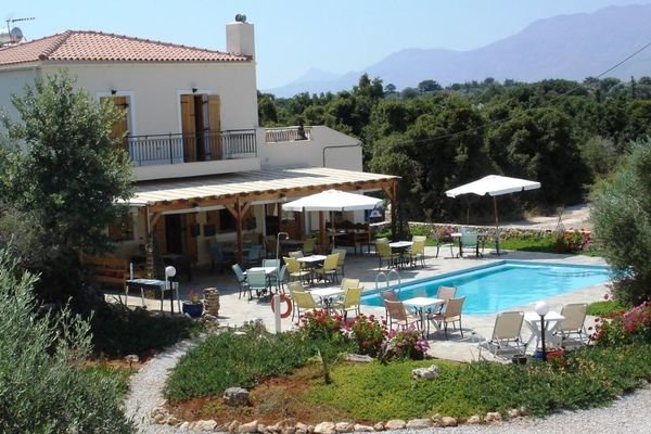 Schöne Wohnung und Restaurant auf Kreta zum Verkauf