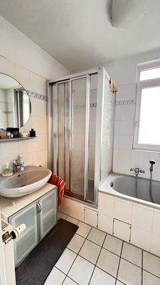 Wannen-Duschbad Tageslicht