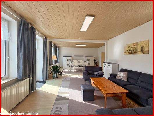 Blick vom Wohn- zum Esszimmer