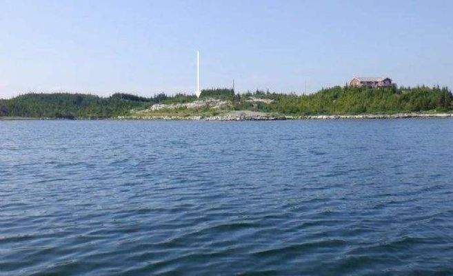 Lot 7 Bildmitte - Nachbar rotes Haus