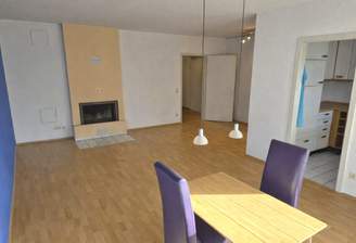 Wohn- Essbereich mit Kamin