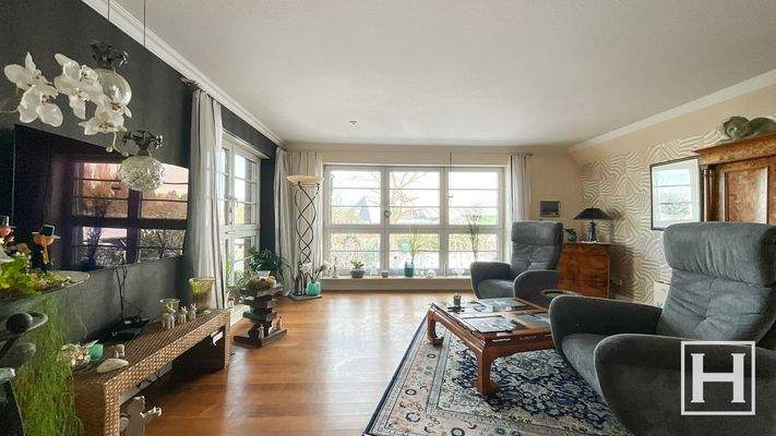 Gemütliches Wohnzimmer mit jeder Menge Platz