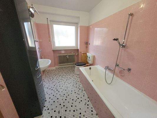 Bad mit Fenster