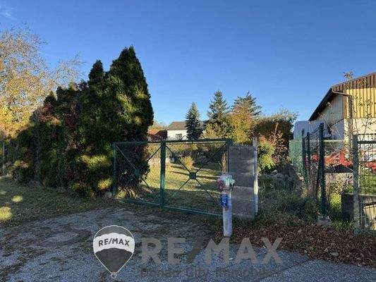 Einfahrt Grundstück