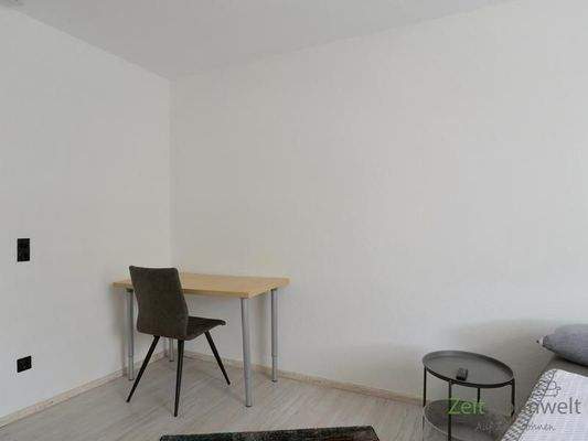 kleiner Arbeitstisch