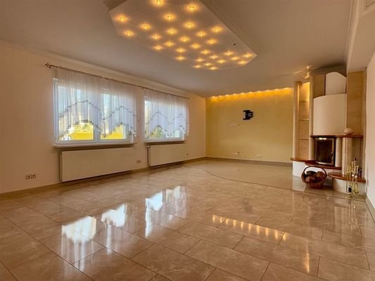 Wohnzimmer mit Kamin