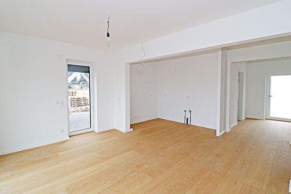 Wohnzimmer mit Küche im EG