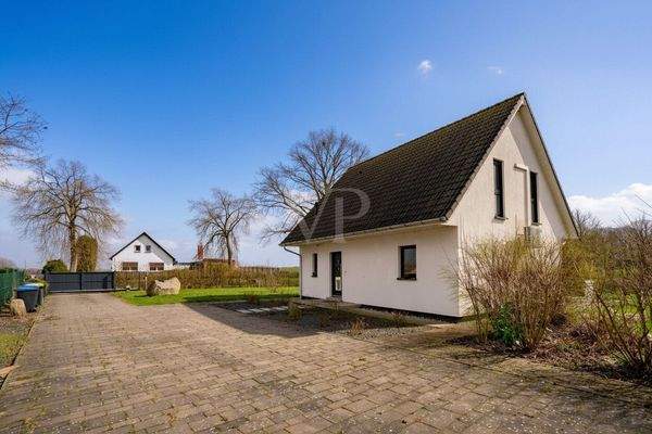 Auffahrt mit elektrischem Tor