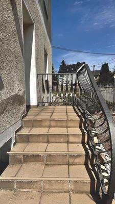 Treppe zur Eingangstür Wohnjng 2