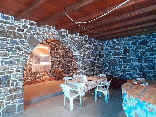 Kreta, Kato Episkopi: Traditionelles neu gebautes Steinhaus zum Verkauf