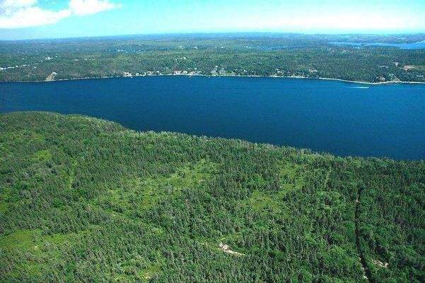 Blick über das Land Bildmitte