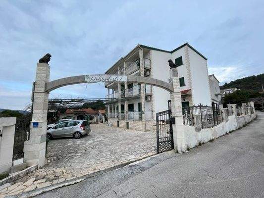 854 m² großes Grundstück