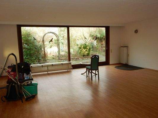 Großzügiger Wohnraum EG.JPG