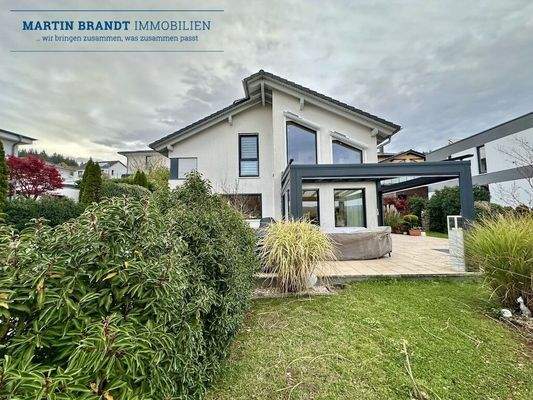 Terrassenansicht + Garten