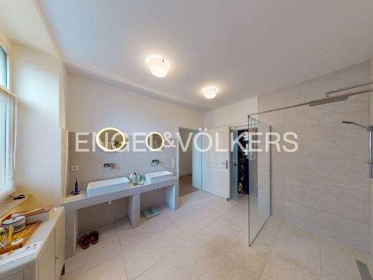 Modernes Badezimmer...