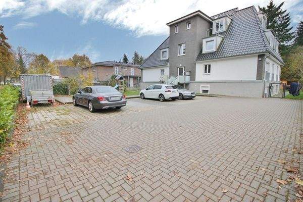 Aussenansicht und Stellplätze