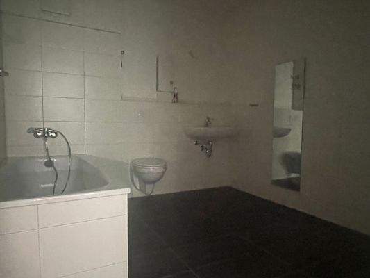 Geräumiges Badezimmer