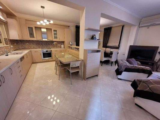 Kreta, Argouli: Zweistöckiges Haus mit Keller zu verkaufen