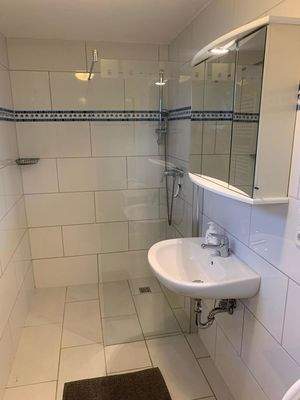 FeWo UG - Badezimmer (2)