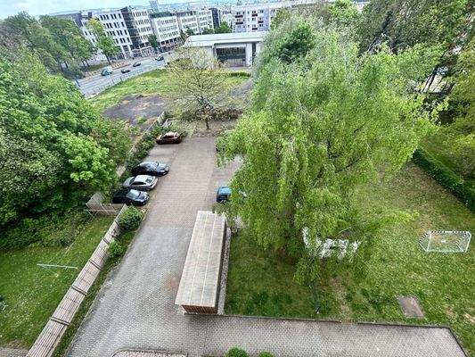 Hinterhof mit Stellplätzen