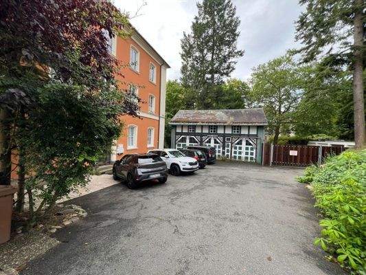 Stellplätze & Nebengebäude