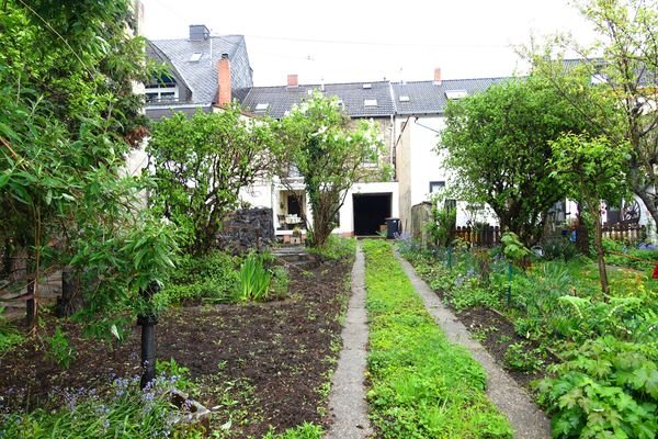 Großer Garten mit vielen Möglichkeiten