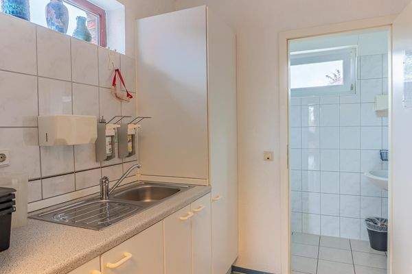 Pflegeeinrichtung Spüle + WC