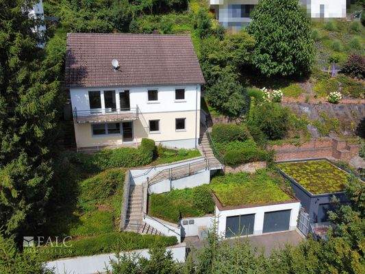 Wohnhaus mit Doppelgarage