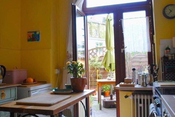 Blick von der Küche auf die Terrasse im 1. OG