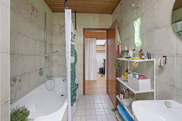 Dachgeschoss - Badezimmer