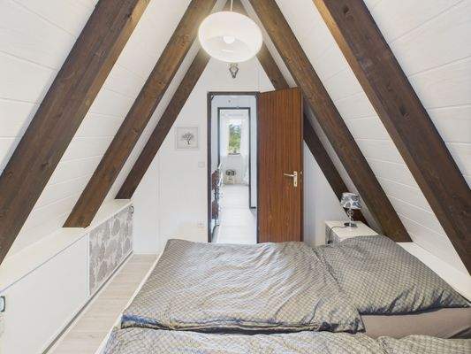 CAM01223G0-PR0125-STILL013