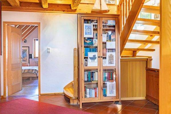 Wohnen über dem See – Charmante Maisonettewohnung mit Alpenpanorama