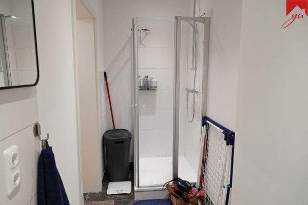 Badezimmer mit Dusche