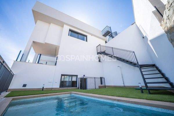 Elegant Golf Villas with Pool in Algorfa La Finca